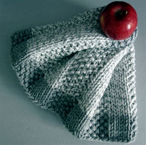 Ravelry Kiss Cowl Simply Grey Pattern By Mary Ann Lammers