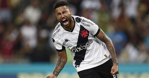 Volante do Vasco Jair rompe ligamento do joelho e ficará fora por