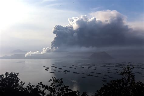 Vulkanausbruch Auf Den Philippinen Radio SAW