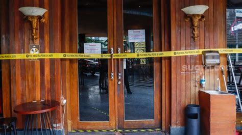 Satpol Pp Segel Seluruh Gerai Holywings Di Jakarta