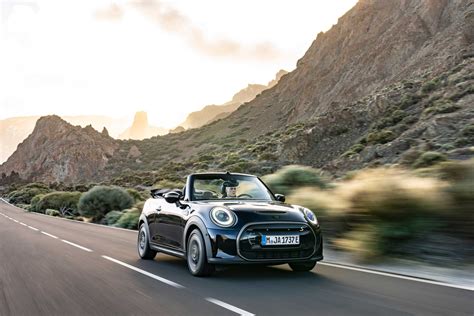 MINI Cooper SE Convertible 02 2023