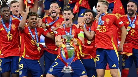 Spain Lift Euro 2024 Trophy After Beating England 2 1 In Final