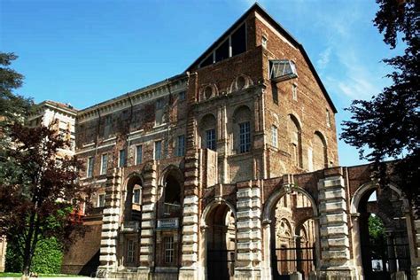 Museo Darte Contemporanea Del Castello Di Rivoli Torino Italia