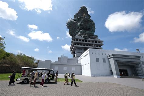 FOTO Berwisata Ke Garuda Wisnu Kencana Bali