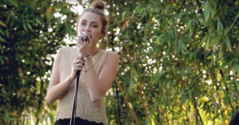 Miley Cyrus’ Cover of ‘Jolene’ Is Beyond Breathtaking – Madly Odd!