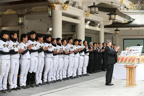 【阪神】3月恒例の西宮神社で必勝祈願 岡田監督は絵馬に「アレめざす 道一筋」玉串を奉納 プロ野球写真ニュース 日刊スポーツ