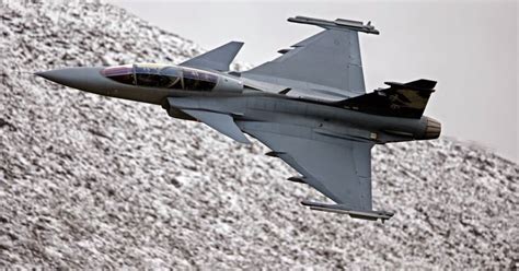 Fighter Jet Fight Club: Gripen vs. Rafale!