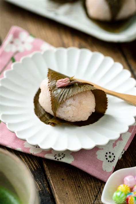 Sakura Mochi 桜餅 • Just One Cookbook