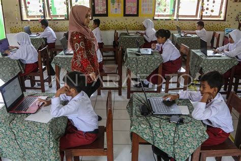 Pelaksanaan Asesmen Nasional Berbasis Komputer Siswa Sd Antara Foto