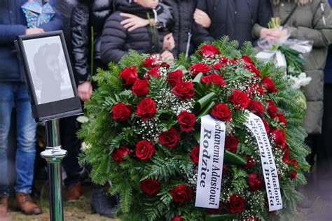 Zarzuty Dla Policjanta Kt Ry Zastrzeli Letniego Adama W Koninie