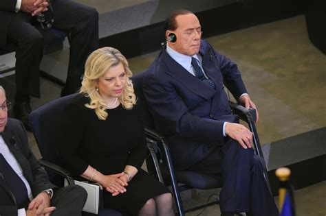 La Mujer Del Primer Ministro Israelí Sara Netanyahu Junto Al Ex