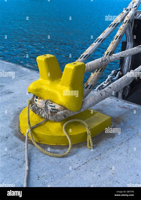 Dh Ship Mooring Bollard America Ships Ropes Tied To Pier Mooring