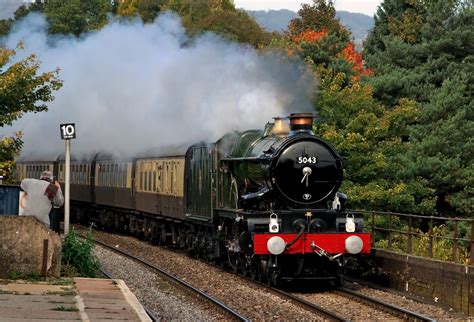 Gwr Castle Class Locomotive Earl Of Mount Edgcumbe Steams Over