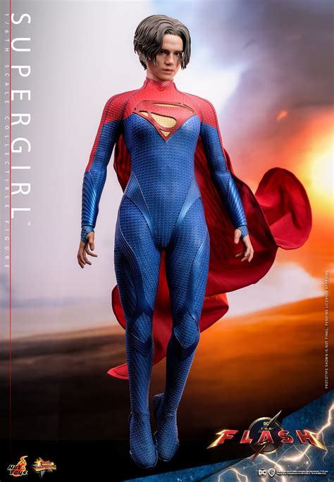 Hot Toys Reveals Its New The Flash Action Figure Of Supergirl Geektyrant