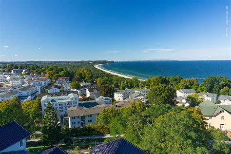 Rügen Foto Blick über Dächer des Ostseebades Göhren nach Baabe