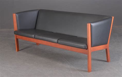 Hans J Wegner Tre Pers Sofa GE 285 3 In Denmark