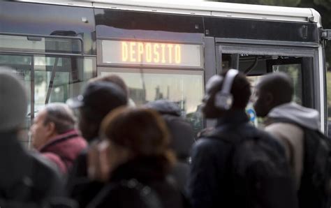 Roma Chiuse Metro A B Per Sciopero Caos Traffico Primopiano Ansa It