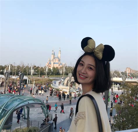 Cô bạn Trung Quốc được mệnh danh hot girl má lúm vì xinh như búp bê