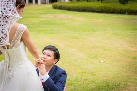 Premium Photo Groom Proposing Bride On Field