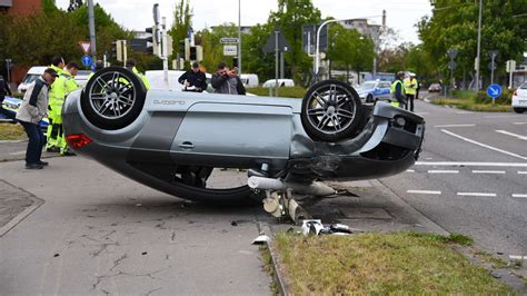 Mannheim Feudenheim Audi TT überschlägt sich Zwei Verletzte