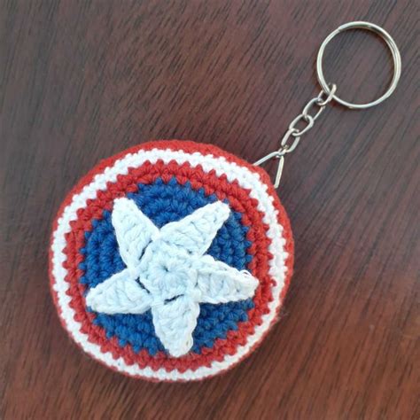 Llavero Amigurumi Escudo Capitán América GRATIS Crochet Earrings