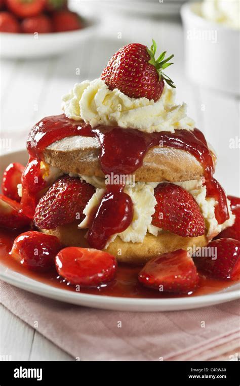 Strawberry shortcake dessert Stock Photo - Alamy