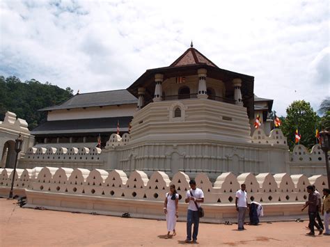 Tharaka Gamage's Blog: Temple of the Tooth