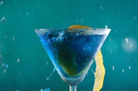 C Ctel Laguna Azul Con Licor De Curacao Azul Vodka Jugo De Lim N Y Soda