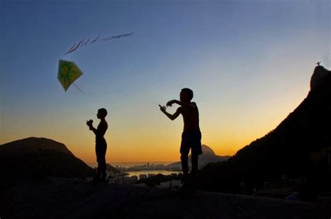 De Arte Em Arte Pinturas De CrianÇas Soltando Pipas Kites Portinari