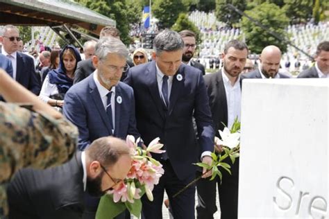 Tip Ba Foto Delegacija Sdp A U Memorijalnom Centru U Poto Arima