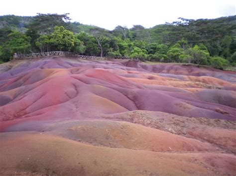 La Terre Aux Couleurs Chamarel Et Les Terres De Couleurs Le Morne