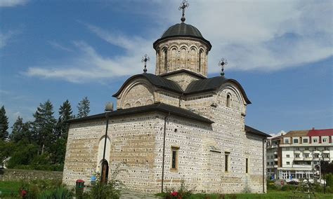 Biserica Sf Ntul Nicolae Domnesc Din Curtea De Arge