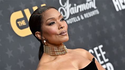 9 1 1 Star Angela Bassett Has Fans In Tears With Emotional Critics Choice Win Hello