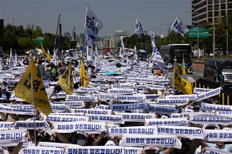 South Korea Abandons Plan To Suspend Licenses Of Striking Doctors To