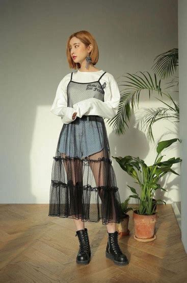 Você sabe o que é a tendência do Naked Dress A Neuf explica