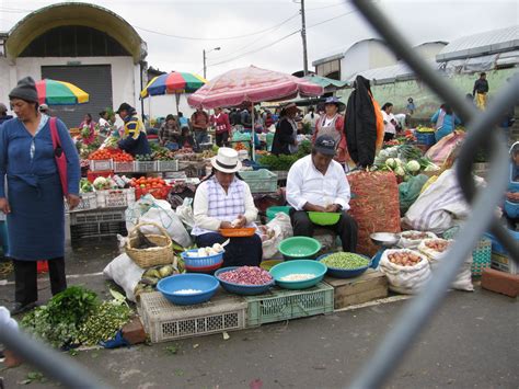 Mercado Gran Colombia : Marchés : Loja : Cordillère des Andes ...