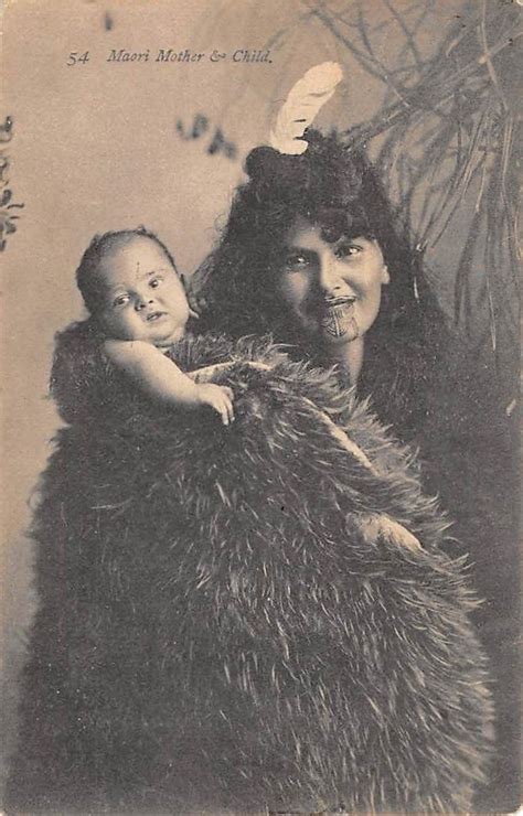 NEW ZEALAND ~ MAORI WOMAN IN TRADITIONAL DRESS WITH CHILD, M & M PUB ...