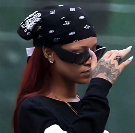 Pin By ♡ On Rihanna Rihanna Riri Rihanna Rihanna Looks