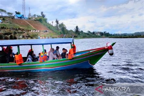 Destinasi Wisata Di Rejang Lebong Bengkulu Padat Pengunjung