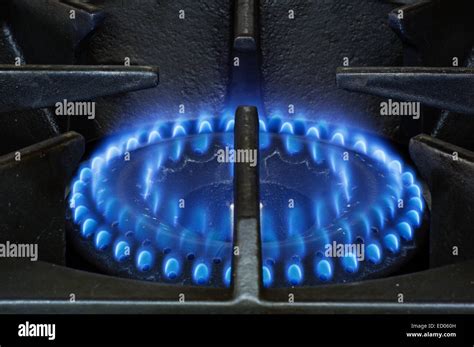 Gas Stove Hi Res Stock Photography And Images Alamy