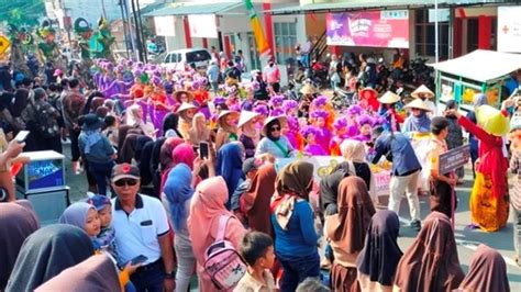 Hari Ini Galuh Ethnic Carnival Ciamis Hadirkan Kesenian Helaran