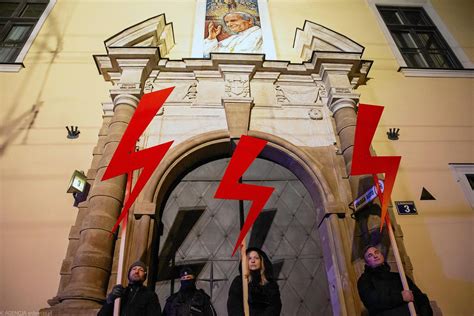 Protest Strajku Kobiet w rocznicę praw wyborczych Polek