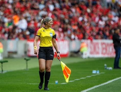 Rbitra Brasileira Ser Assistente Do Var Em Semifinal Da Copa Do Mundo