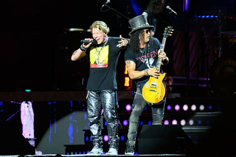 Guns N Roses Tour Start In Der Wüste Mit Den Sex Pistols