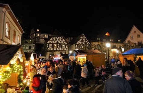 Der Weihnachtsmarkt Steht In Den Startl Chern