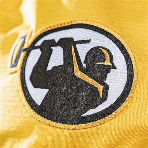 USFL’s Pittsburgh Maulers Unveil New Uniforms – SportsLogos.Net News