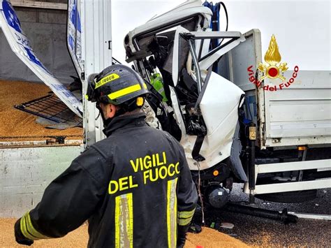 Incidente Mortale In A Autista Perde La Vita In Un Tamponamento