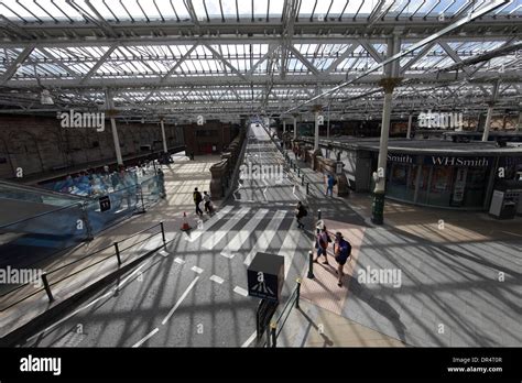 Edinburgh Waverley Railway Station, Edinburgh. UK Stock Photo - Alamy