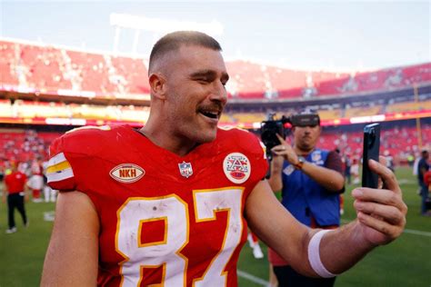 Happy Friday Watch Travis Kelce Give Sex Advice On How To Avoid Dry Spells In The Bedroom