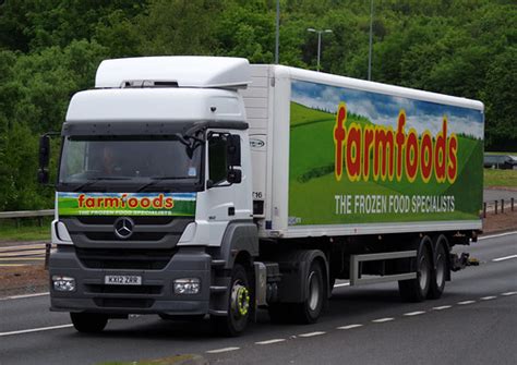 Farmfoods Mercedes Axor Kx Zrr On The A Dundee Flickr